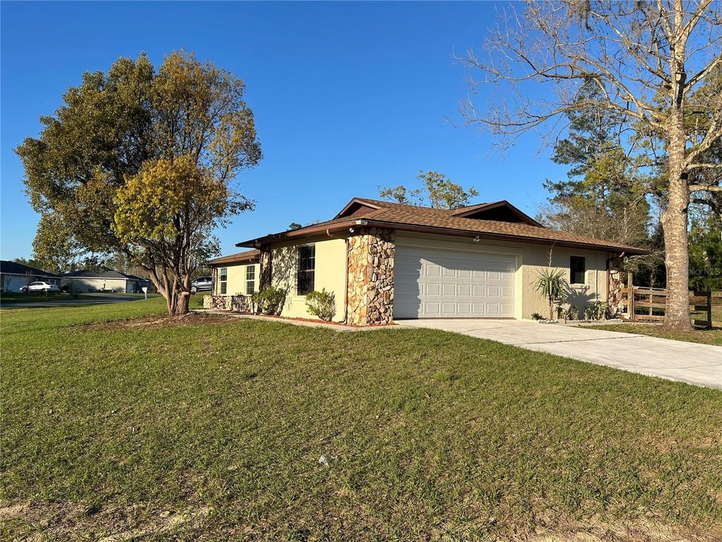 Photo of 16051 SW 52nd Avenue Road, Ocala, FL 34473 (MLS # OM717676)