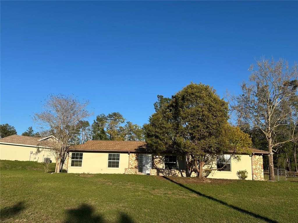 Photo of 16051 SW 52nd Avenue Road, Ocala, FL 34473 (MLS # OM717676)