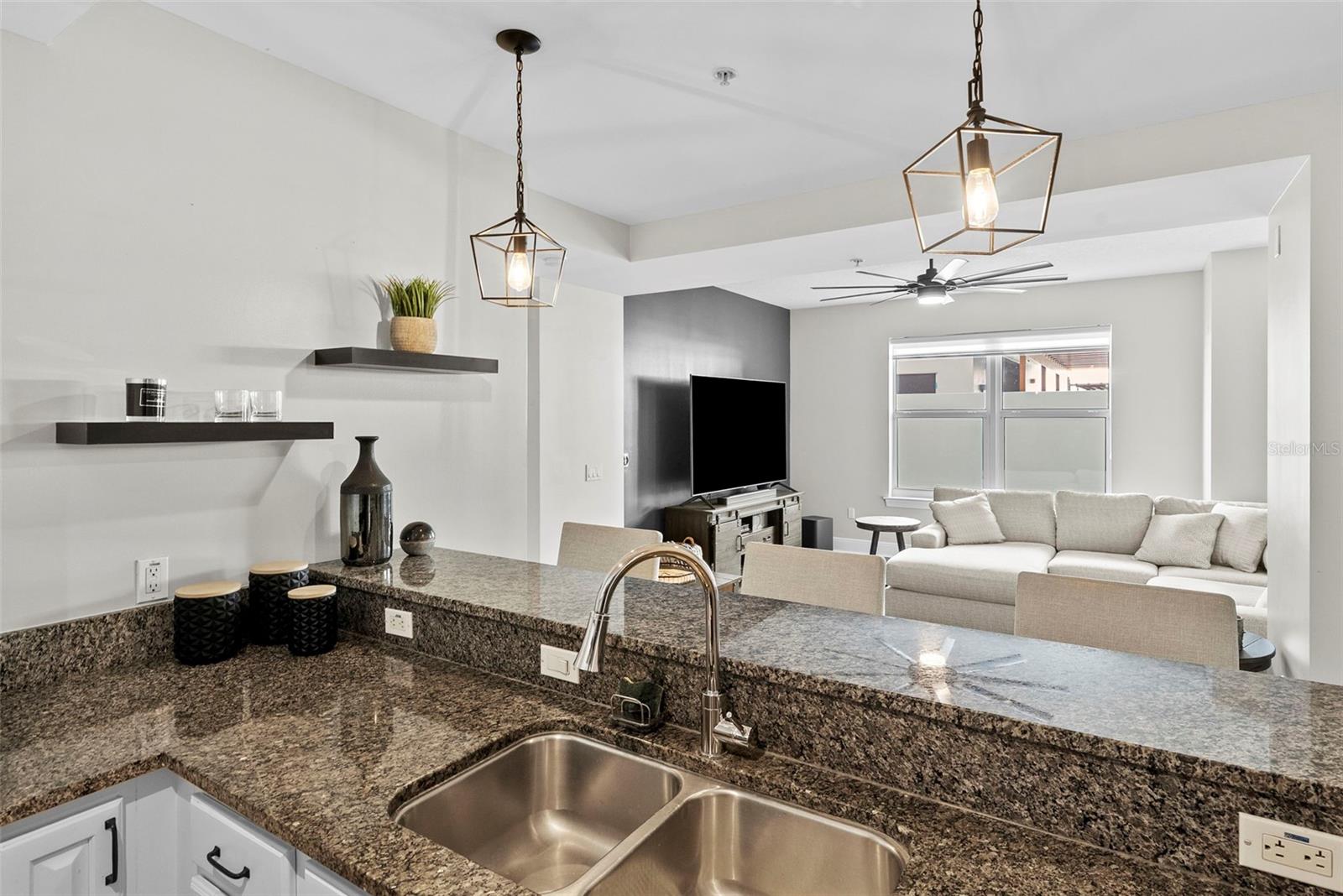 VENTANA A CONDO - Residential