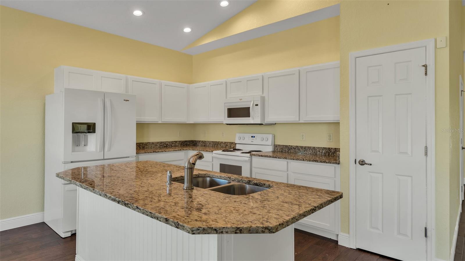 GROVELAND HIDDEN LAKES ESTATES - Residential