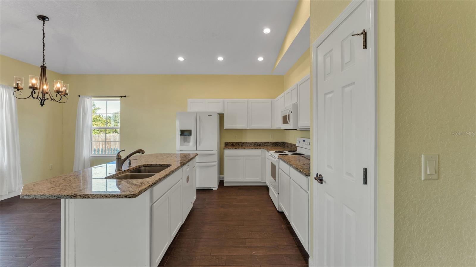 GROVELAND HIDDEN LAKES ESTATES - Residential