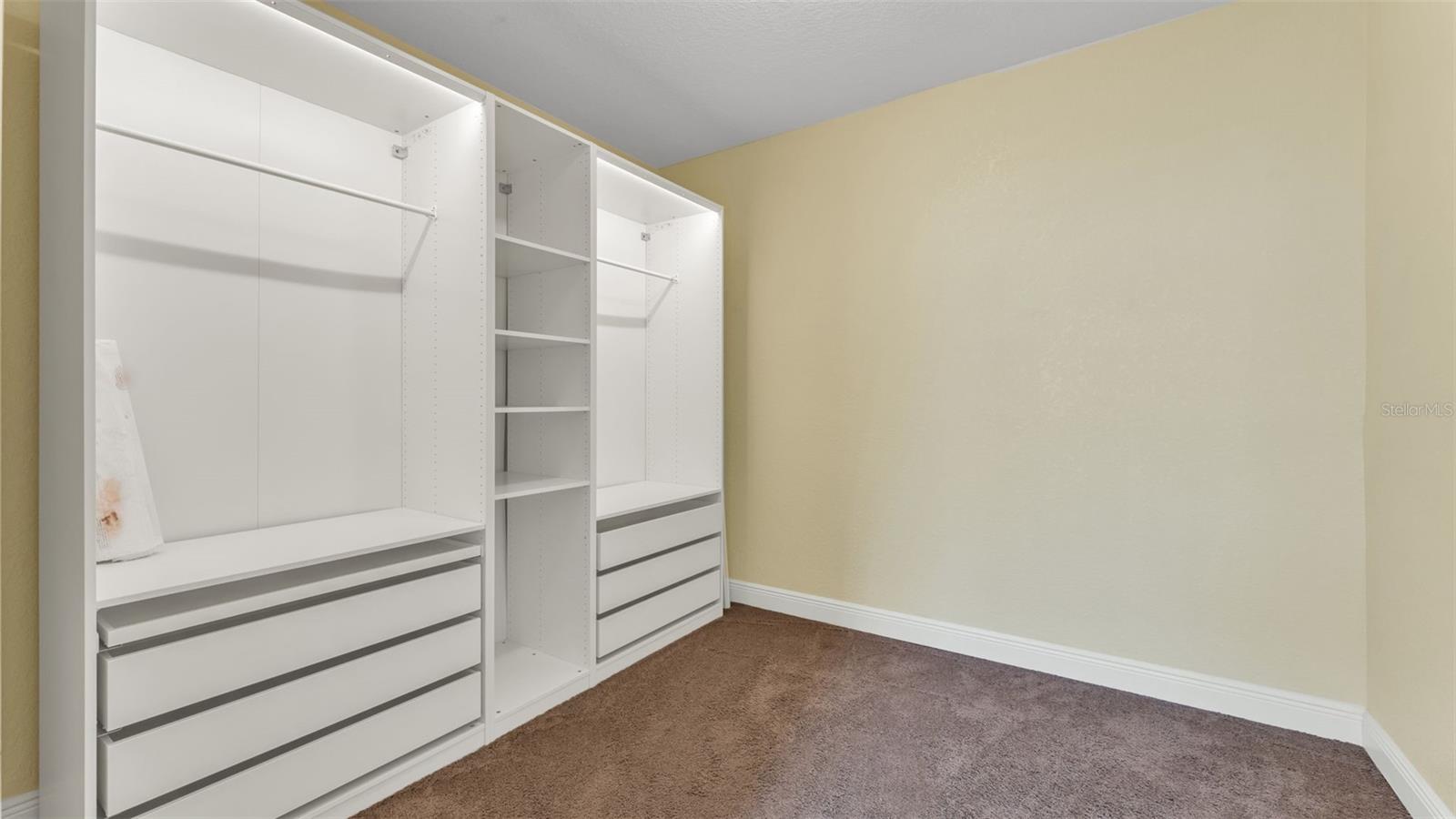 GROVELAND HIDDEN LAKES ESTATES - Residential