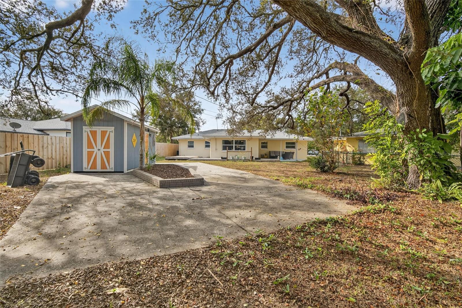 KEYSTONE MANOR - Residential