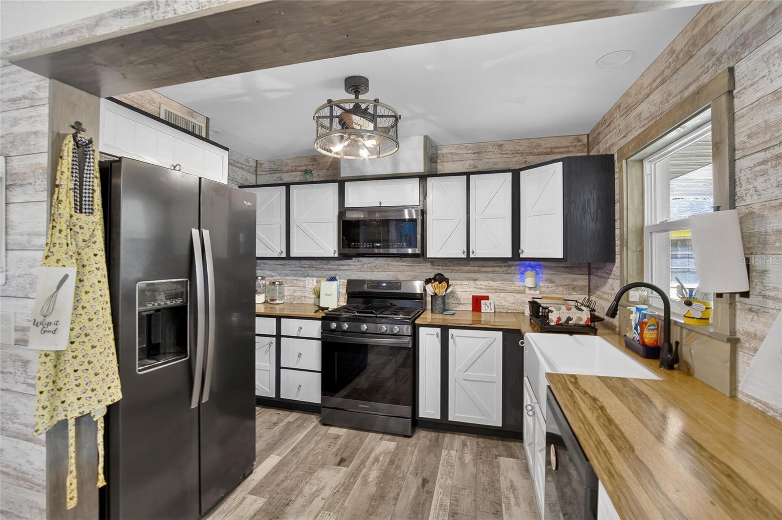 KEYSTONE MANOR - Residential