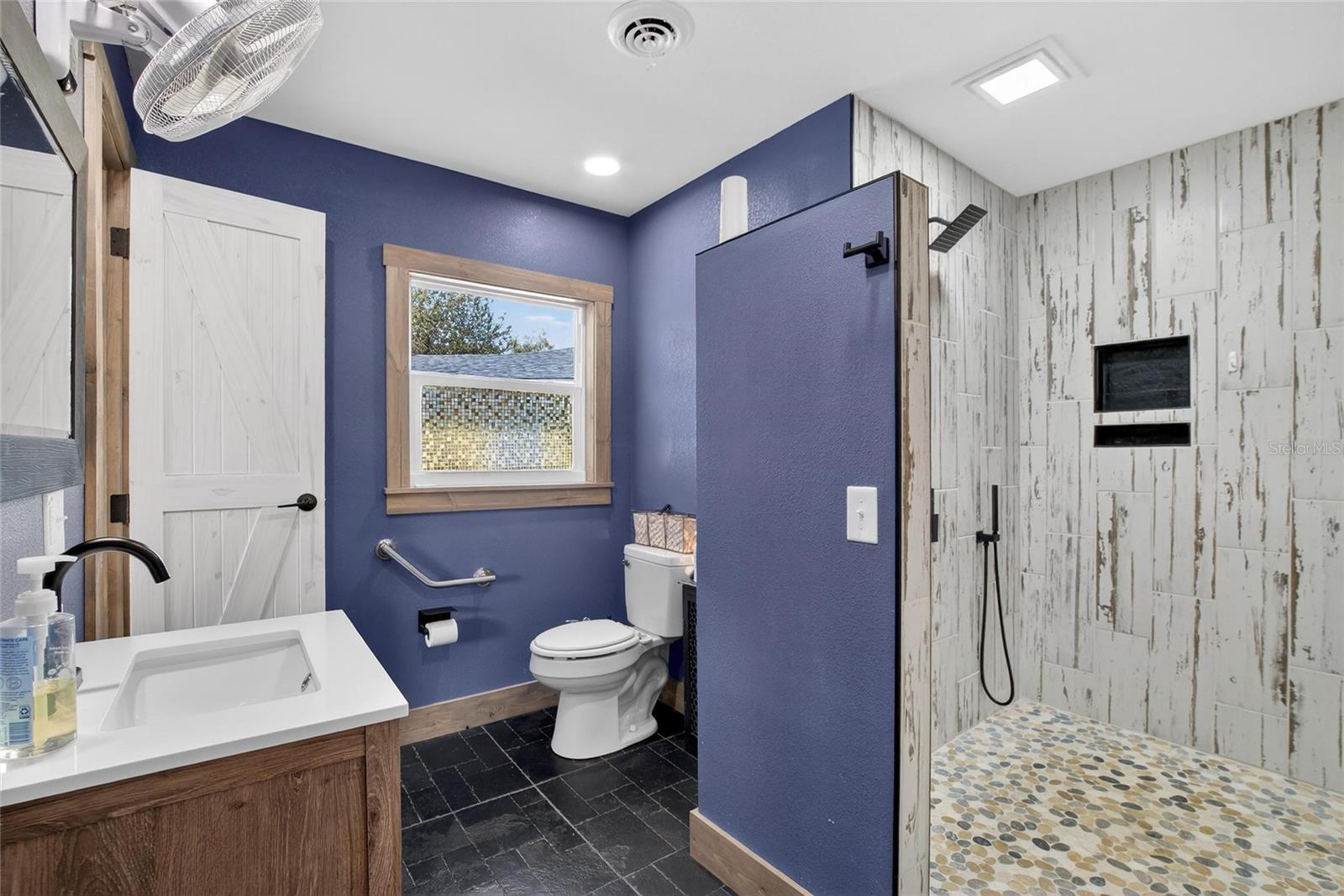 KEYSTONE MANOR - Residential