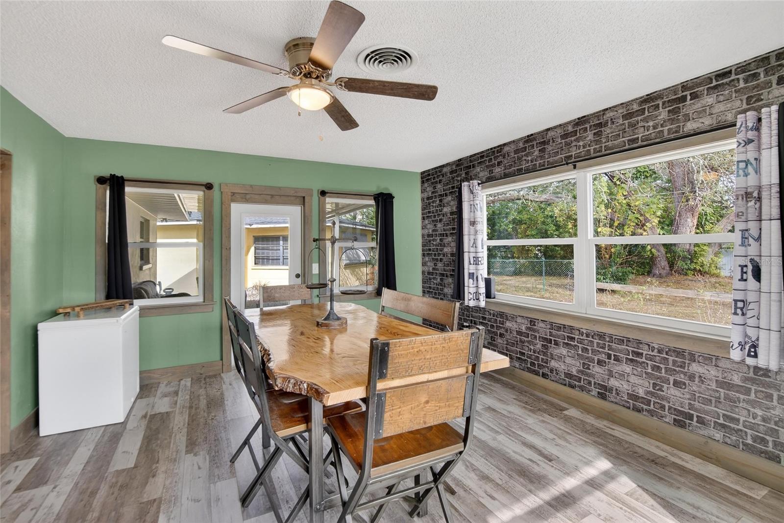 KEYSTONE MANOR - Residential