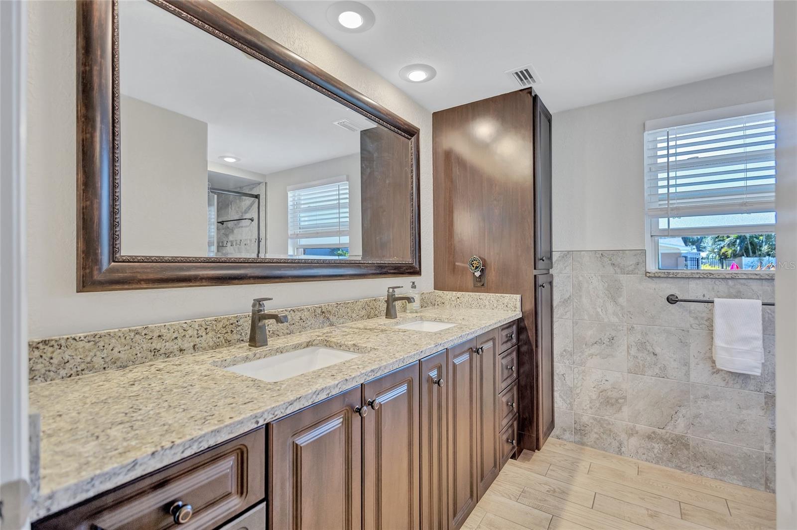 BAY PARK GARDENS - Residential