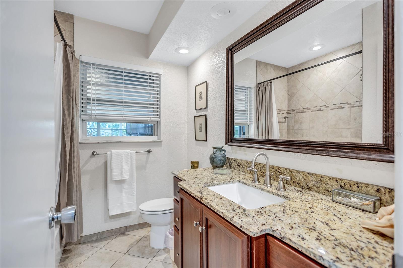 BAY PARK GARDENS - Residential