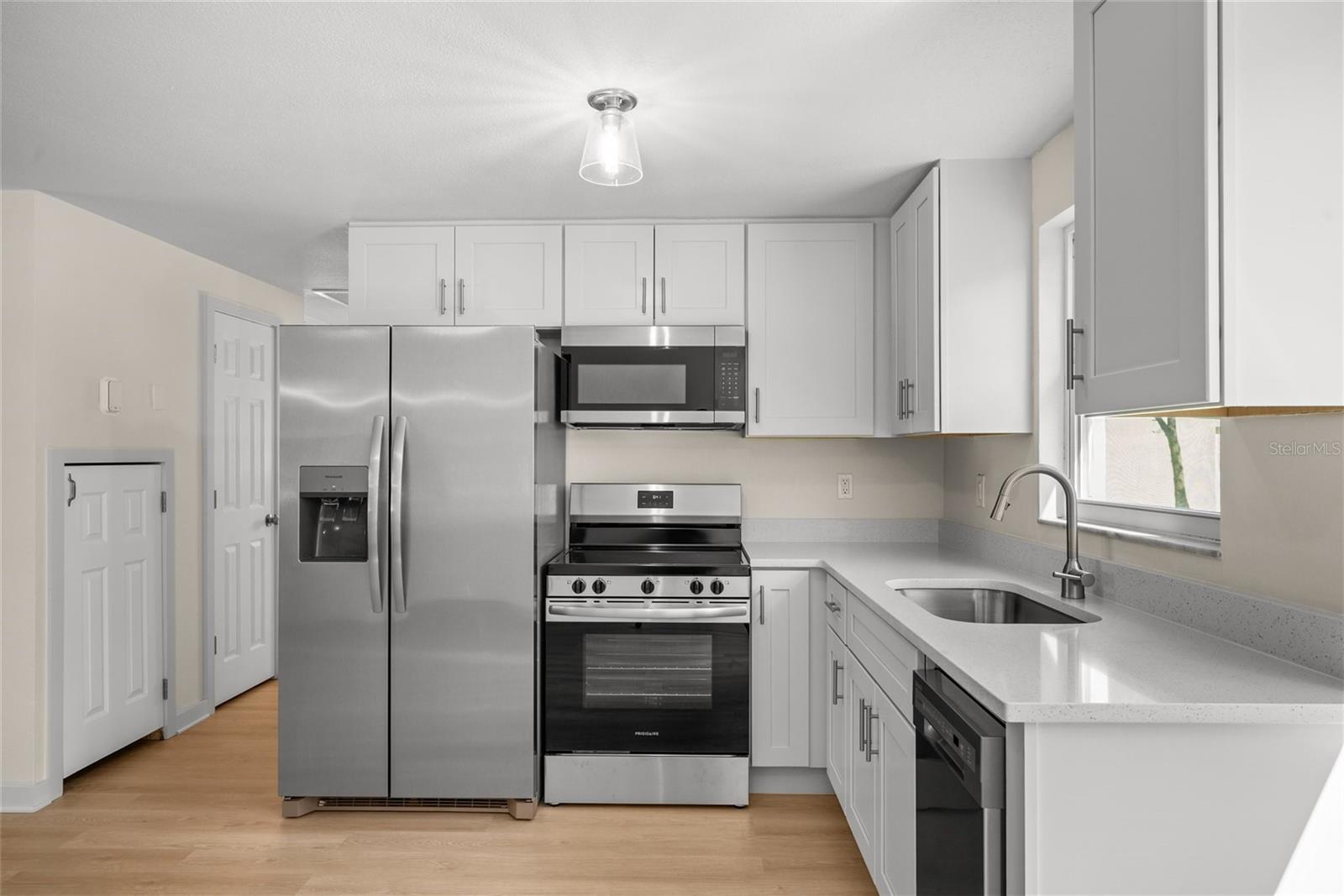 CROSS BAYOU ESTATES 7TH ADD - Residential