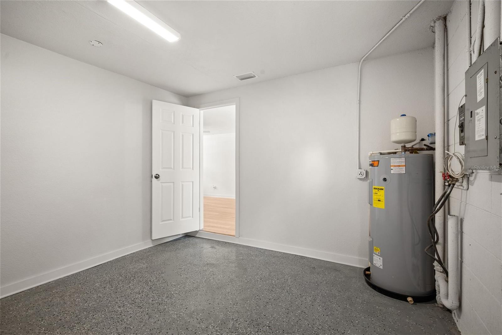 CROSS BAYOU ESTATES 7TH ADD - Residential