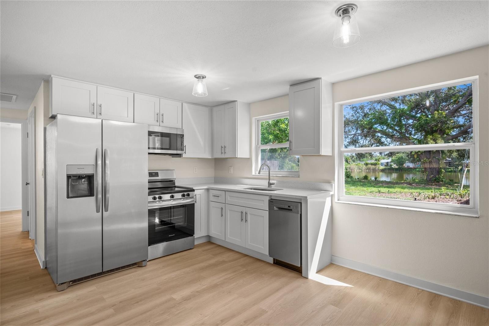 CROSS BAYOU ESTATES 7TH ADD - Residential