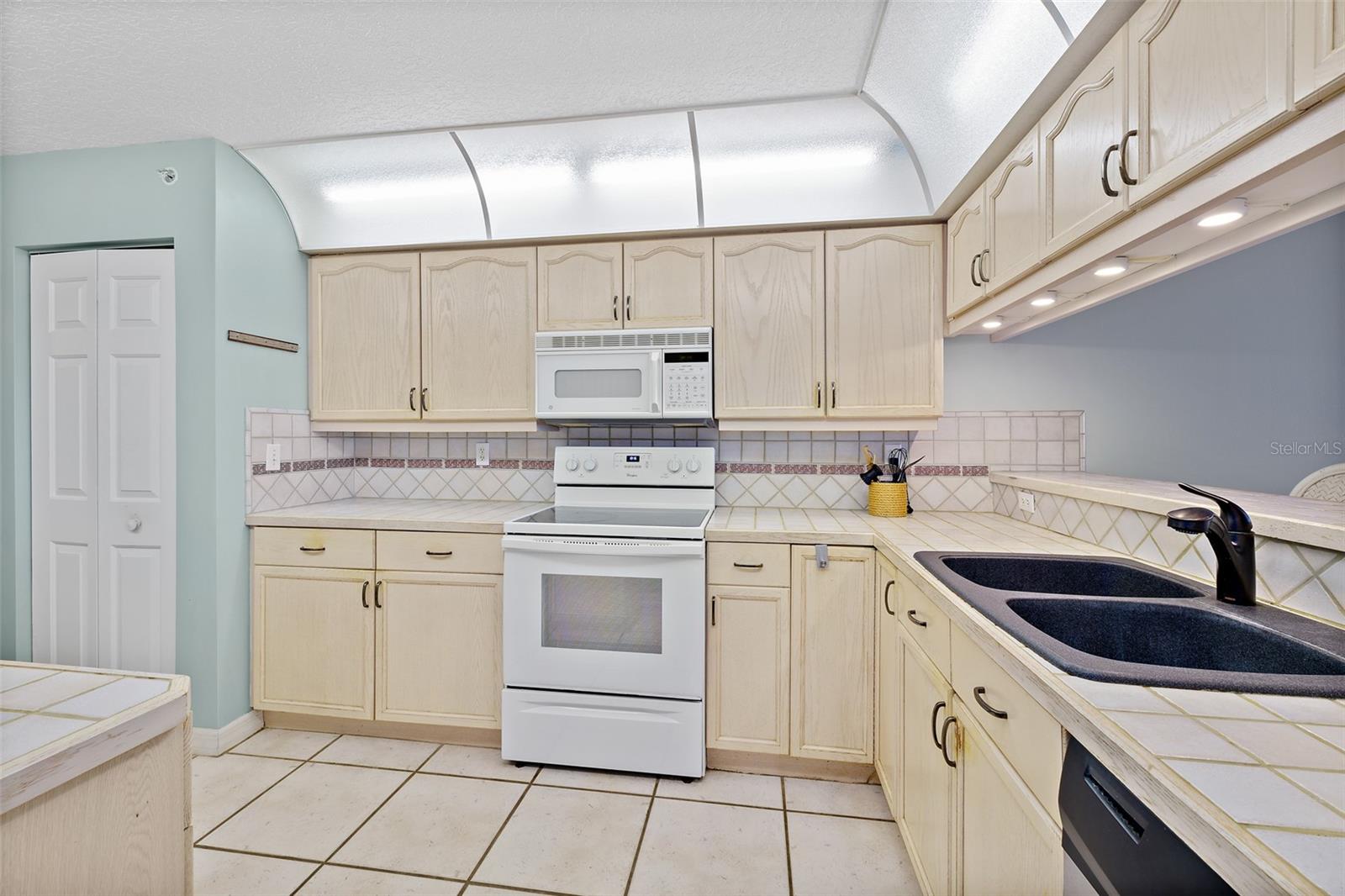 MAJESTIC SEAS CONDO - Residential