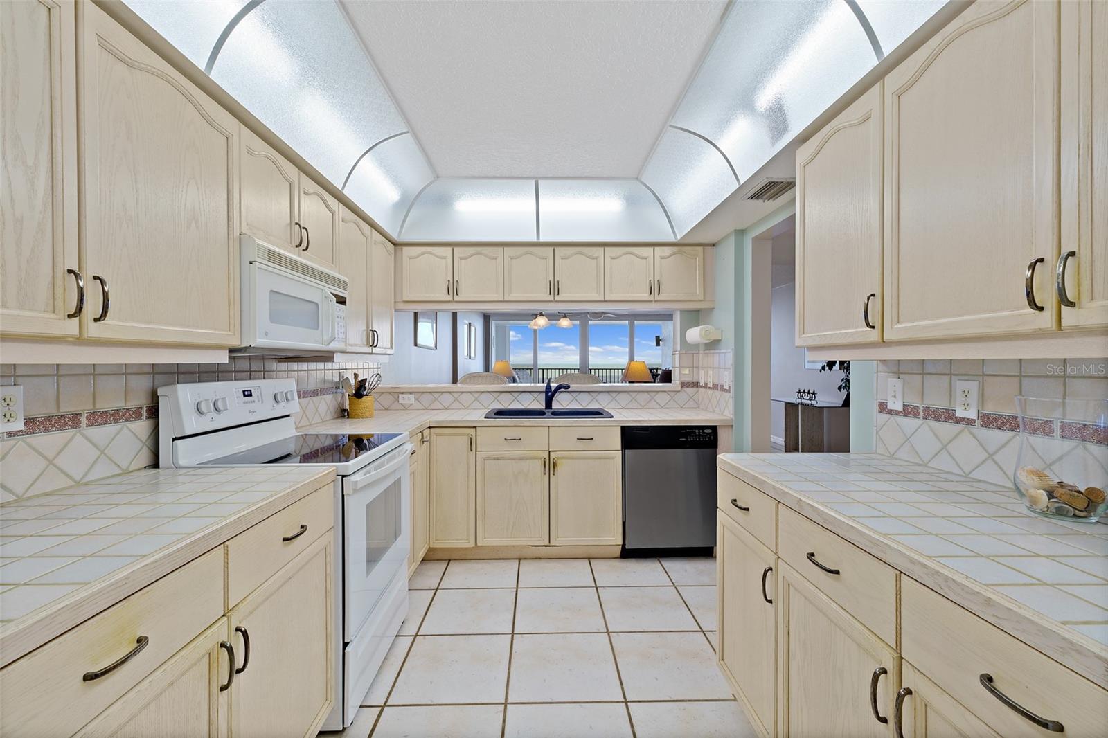 MAJESTIC SEAS CONDO - Residential