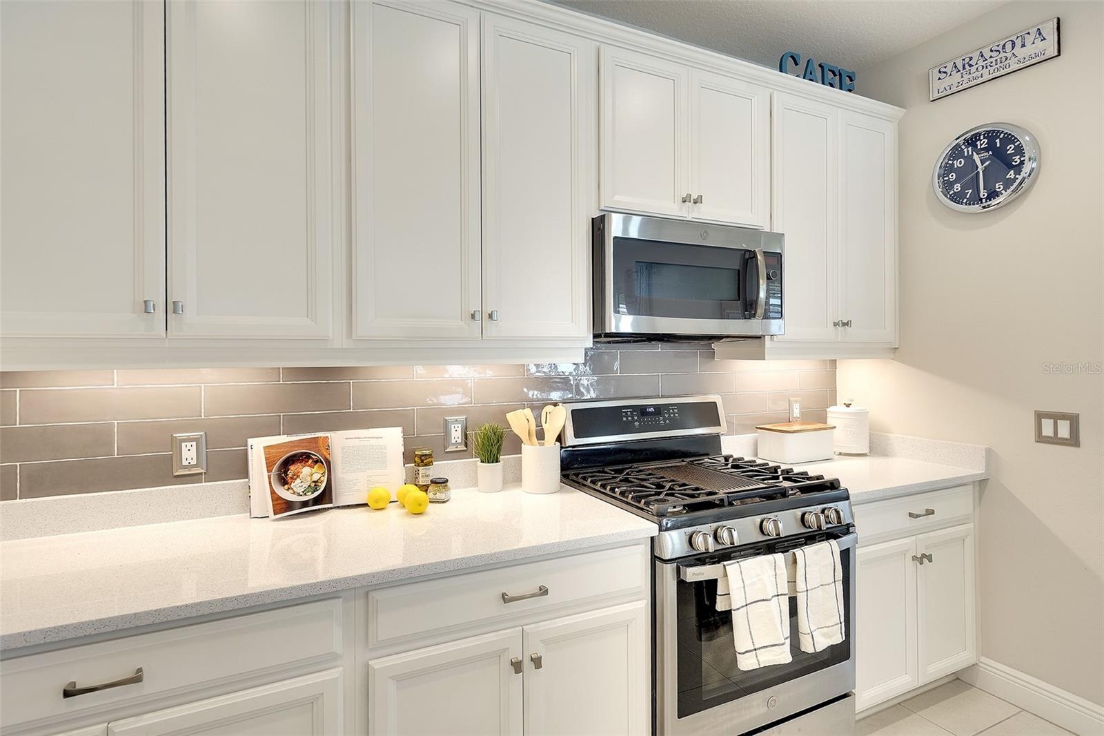 LAKEHOUSE COVE AT WATERSIDE - Residential