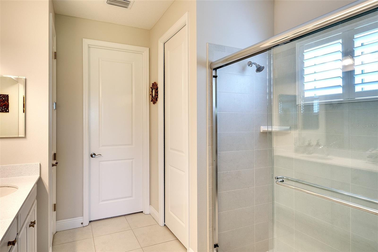 LAKEHOUSE COVE AT WATERSIDE - Residential