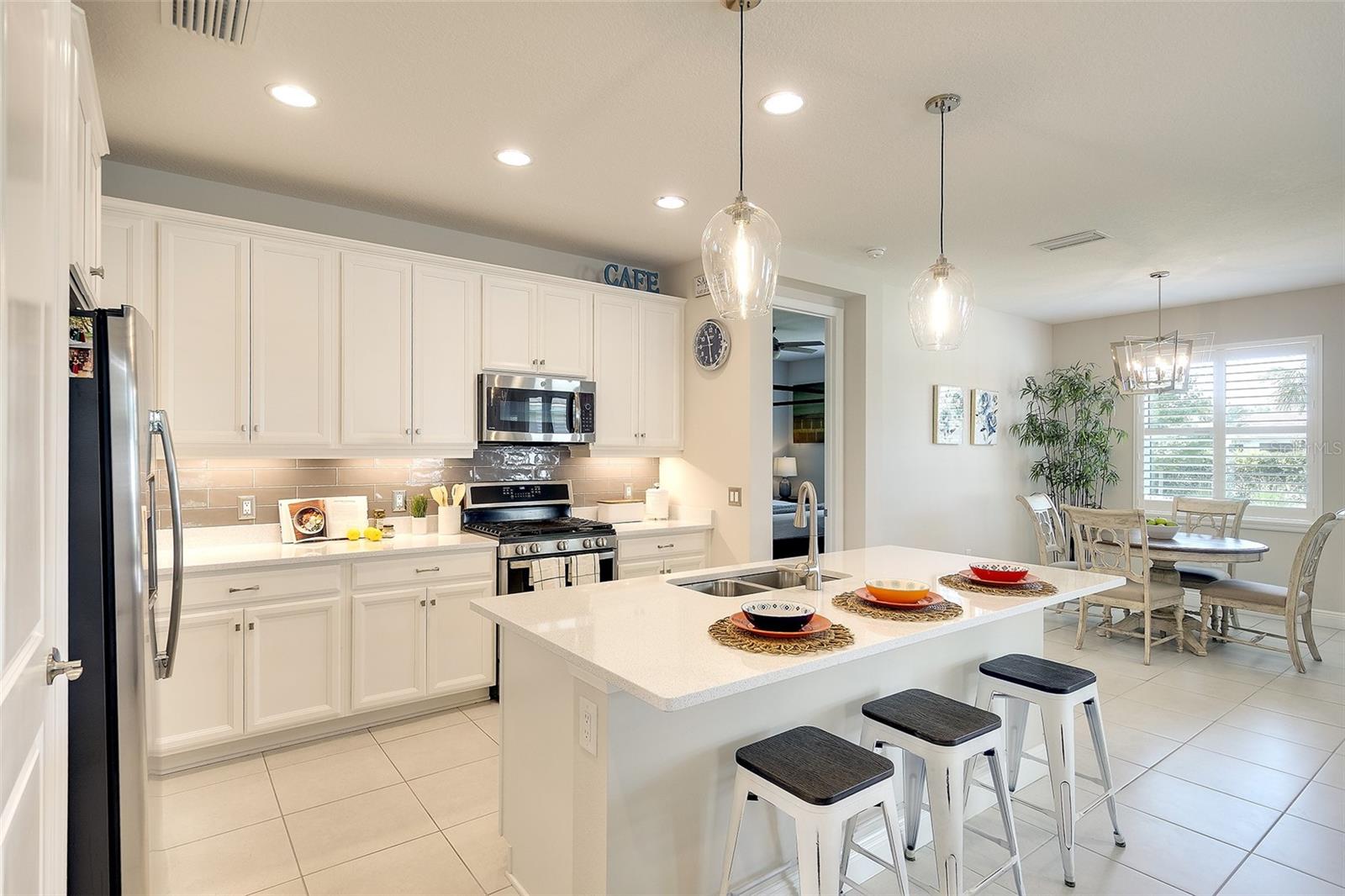 LAKEHOUSE COVE AT WATERSIDE - Residential