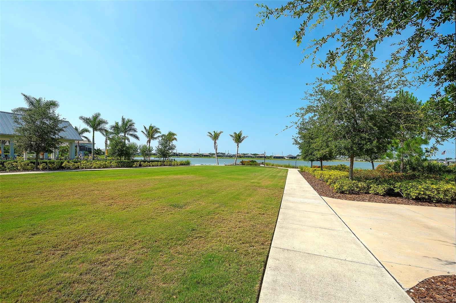 LAKEHOUSE COVE AT WATERSIDE - Residential
