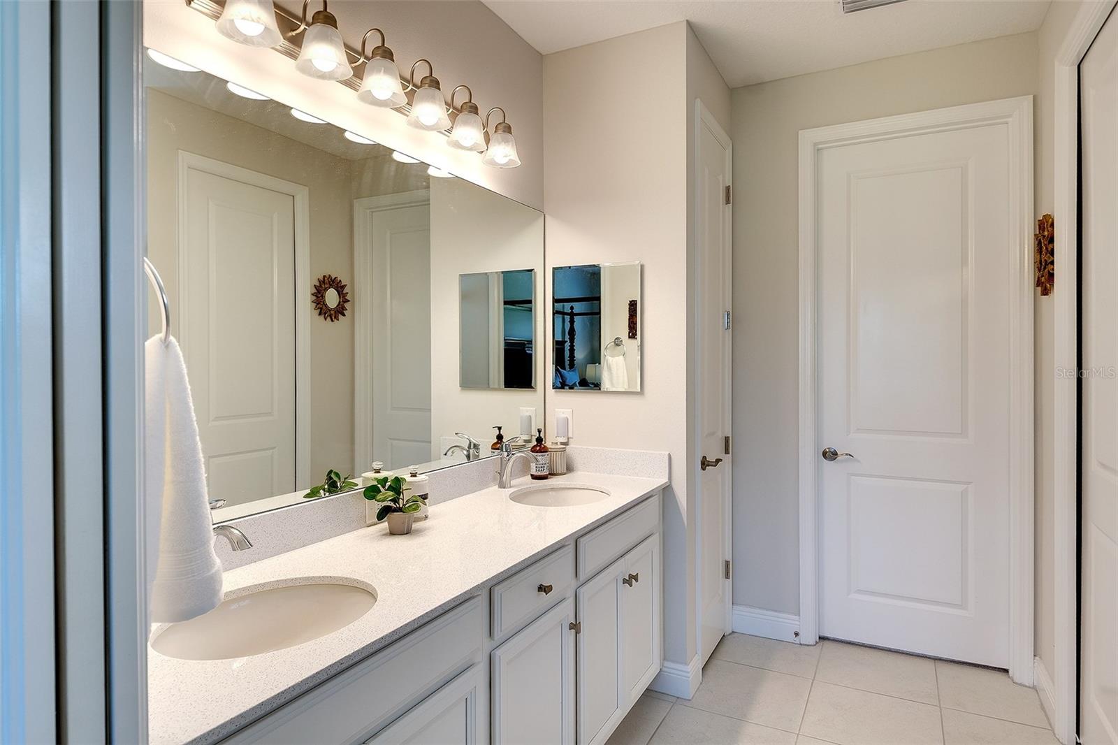 LAKEHOUSE COVE AT WATERSIDE - Residential