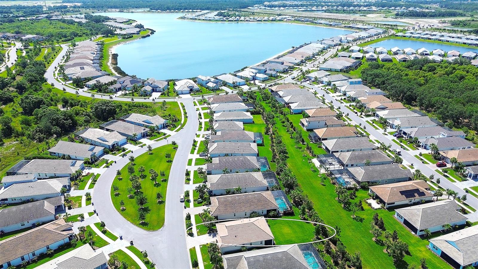 LAKEHOUSE COVE AT WATERSIDE - Residential