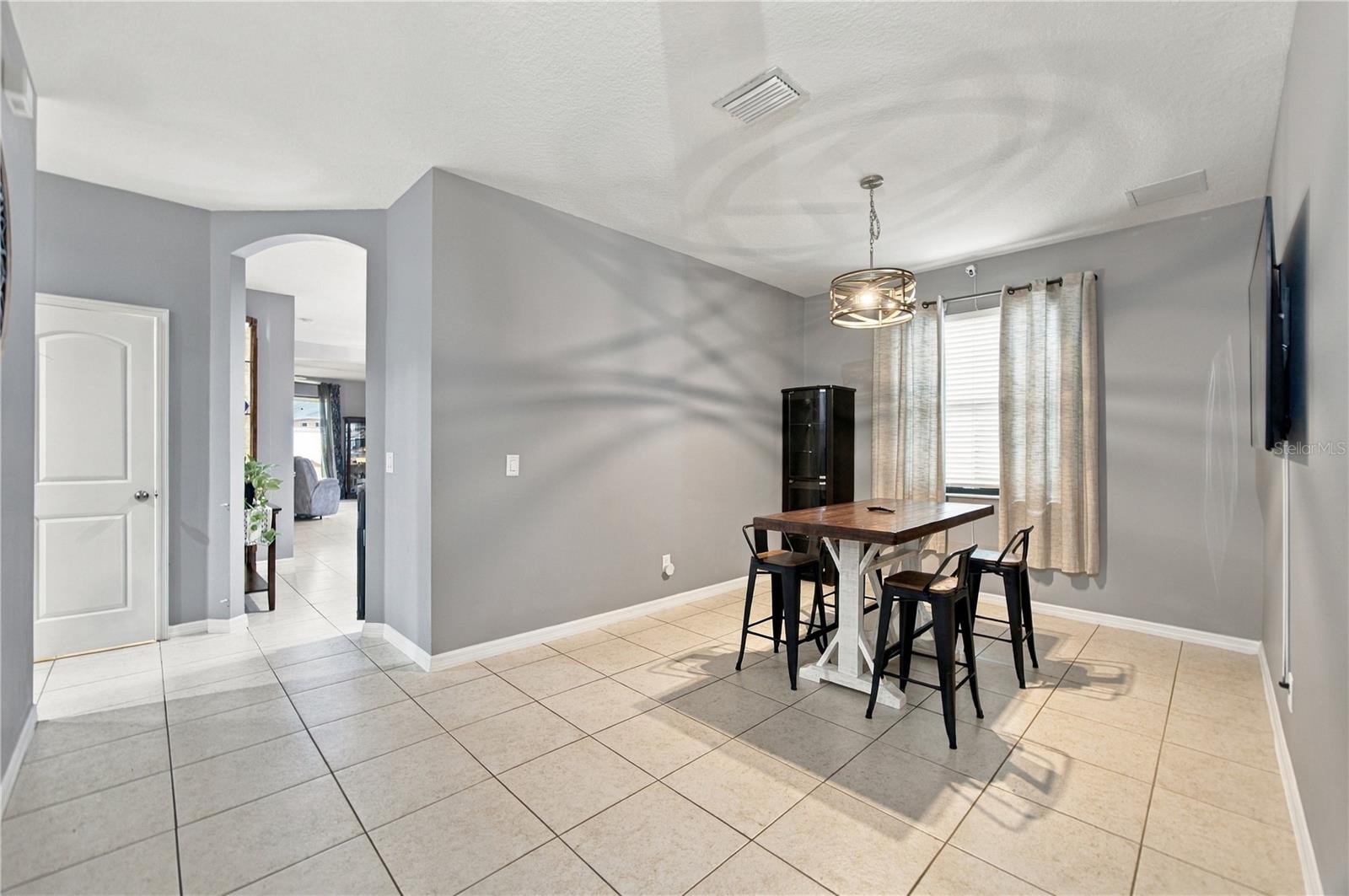 837 OLD WINDSOR WAY