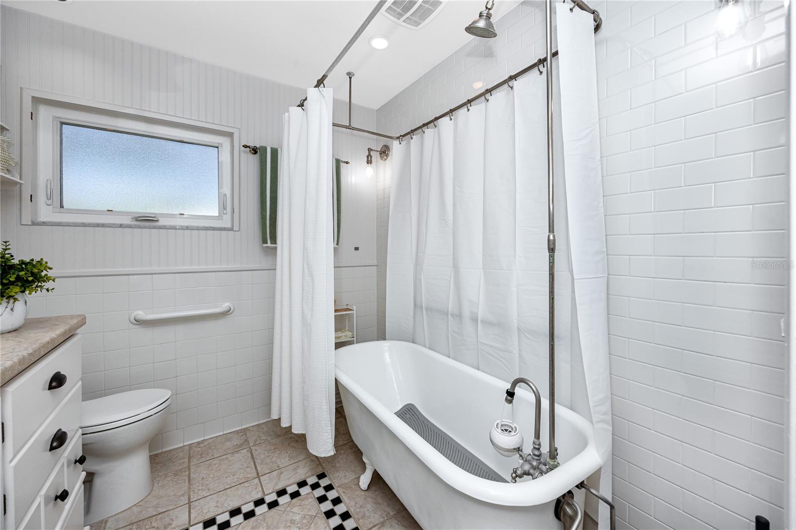 URBAN LAKE ESTATES - Residential