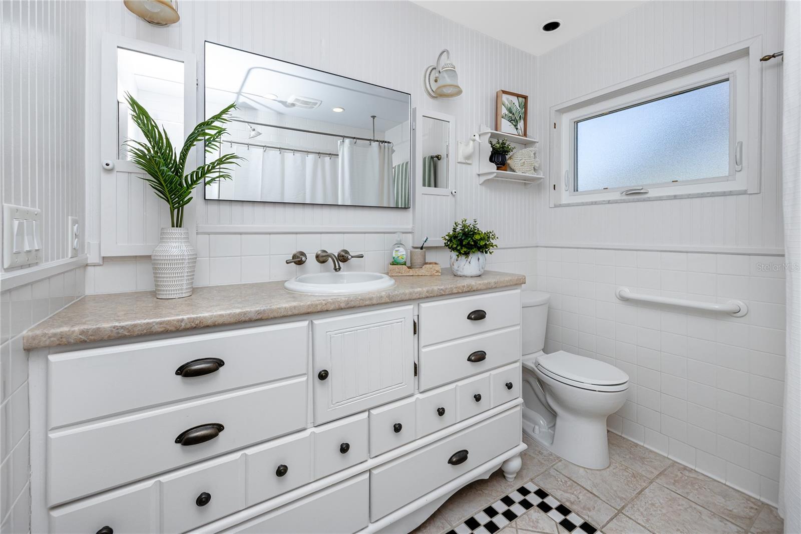 URBAN LAKE ESTATES - Residential