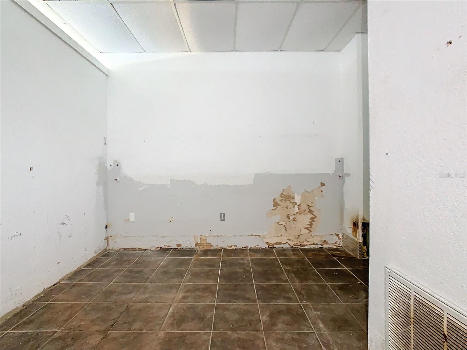 PINE HAVEN - Commercial Lease