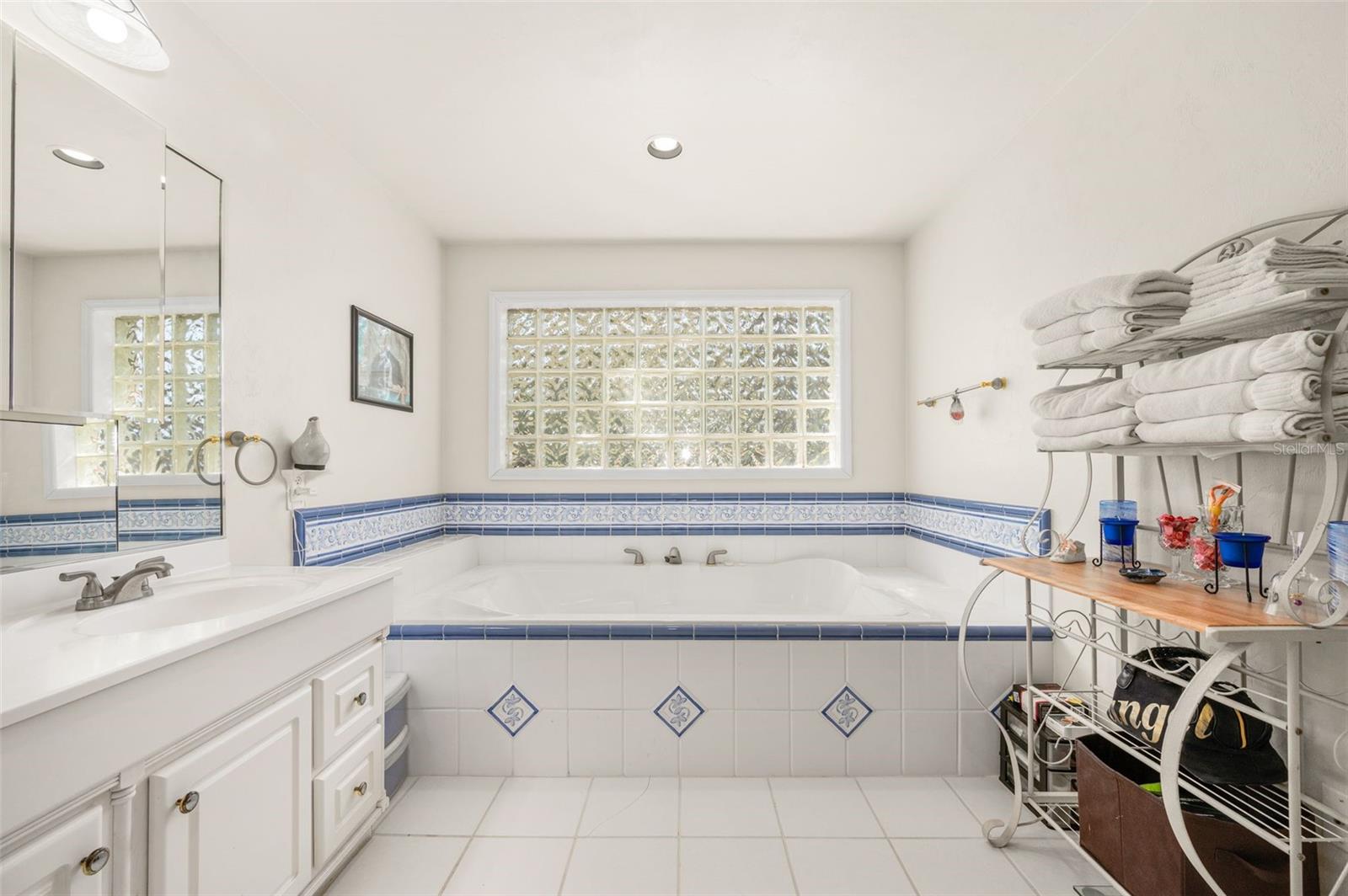 WESTLAKE WOODS SUB - Residential