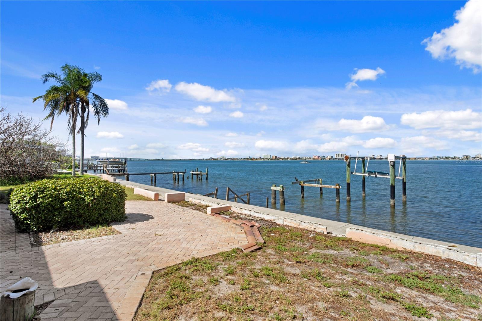 1840 VENETIAN POINT DRIVE