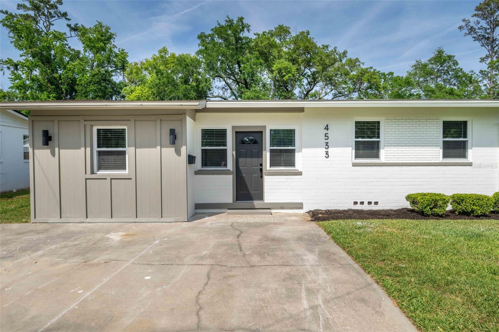 4533 WATER OAK LANE
