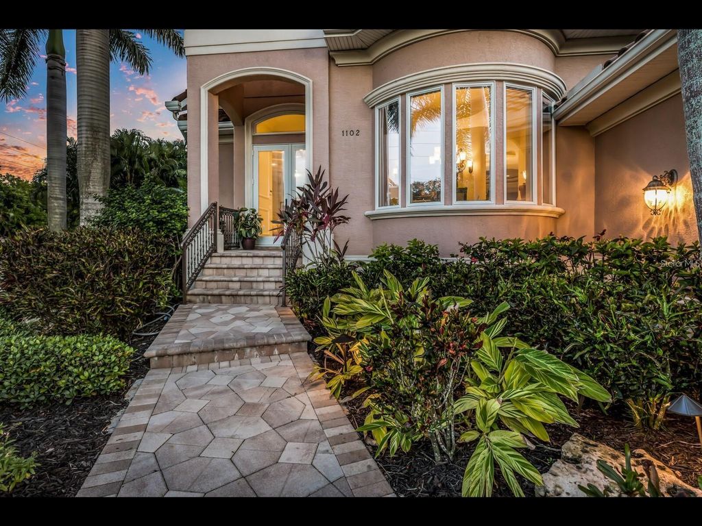 Photo of 1102 Horizon View Drive, Sarasota, FL 34242 (MLS # A4645086)