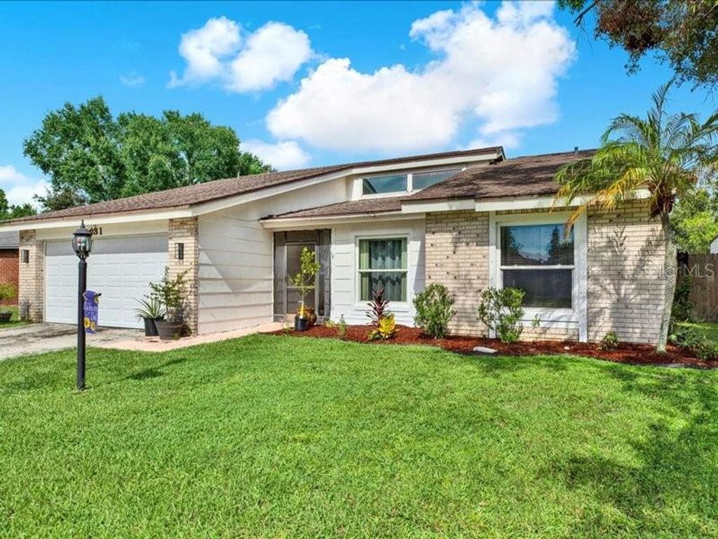 Photo of 631 Stillview Circle, Brandon, FL 33510 (MLS # TB8419862)
