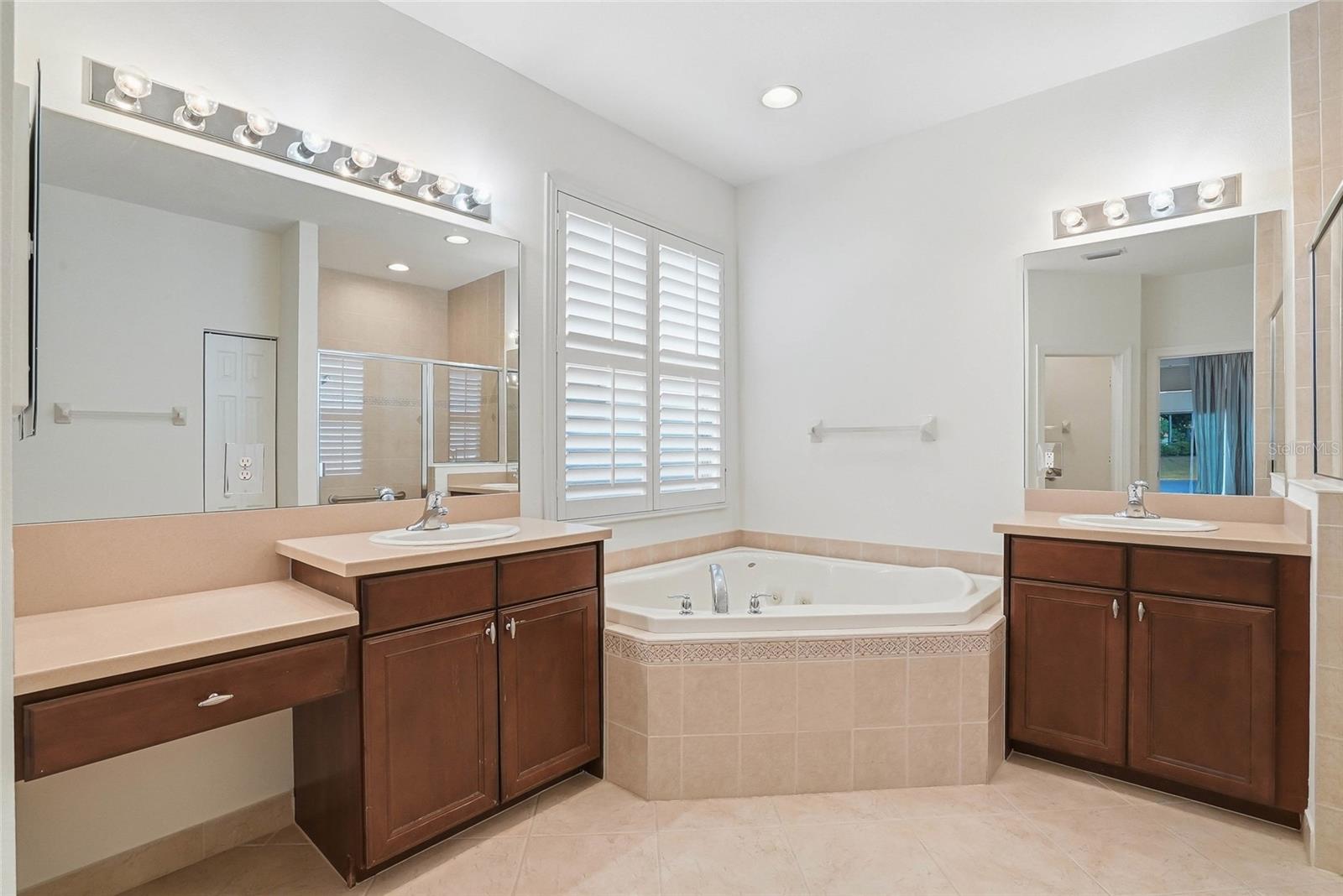 VALENCIA LAKES PH 2 - Residential