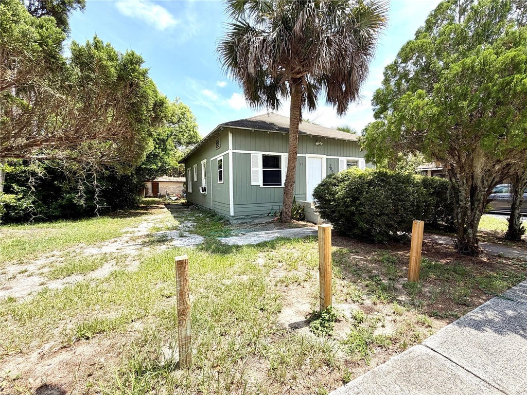Photo of 209 Avenue C NE, Winter Haven, FL 33881 (MLS # O6433531)