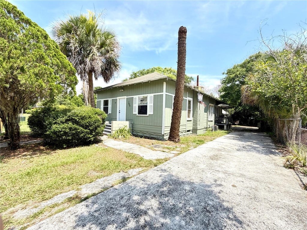 Photo of 209 Avenue C NE, Winter Haven, FL 33881 (MLS # O6433531)