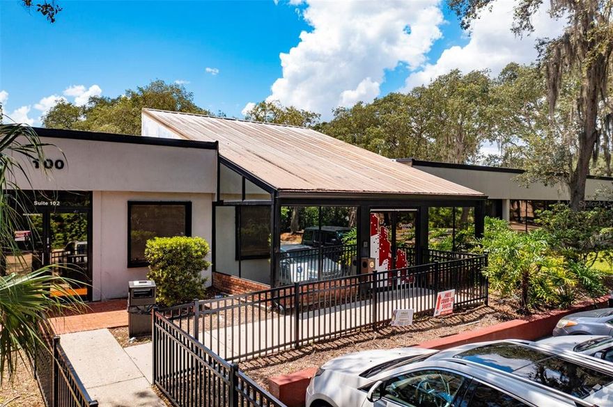 Join Corporate Square, a large Tampa location with busy roads I-75 and 92 with over 60,000 cars per day.
Plenty of parking with 24/7 Access and enough room to house any business.
Spaces available from 100 square feet to 7000 square feet.