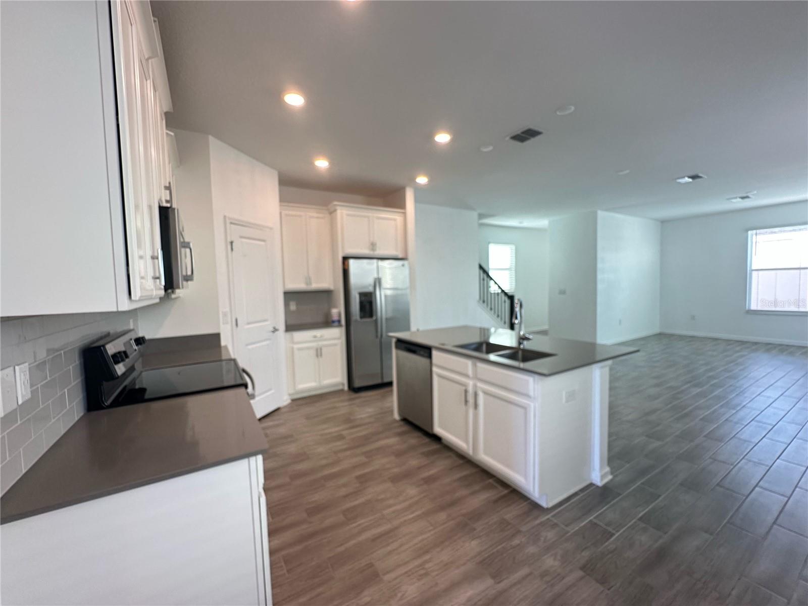 WATERSIDE/JOHNS LAKE PH 2C - Residential Lease