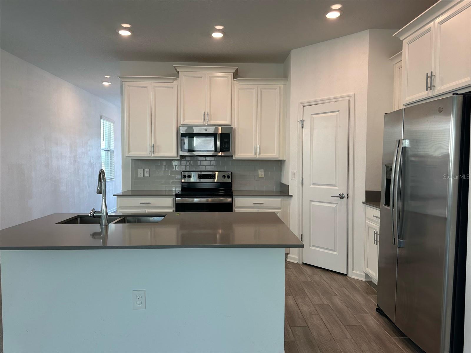 WATERSIDE/JOHNS LAKE PH 2C - Residential Lease