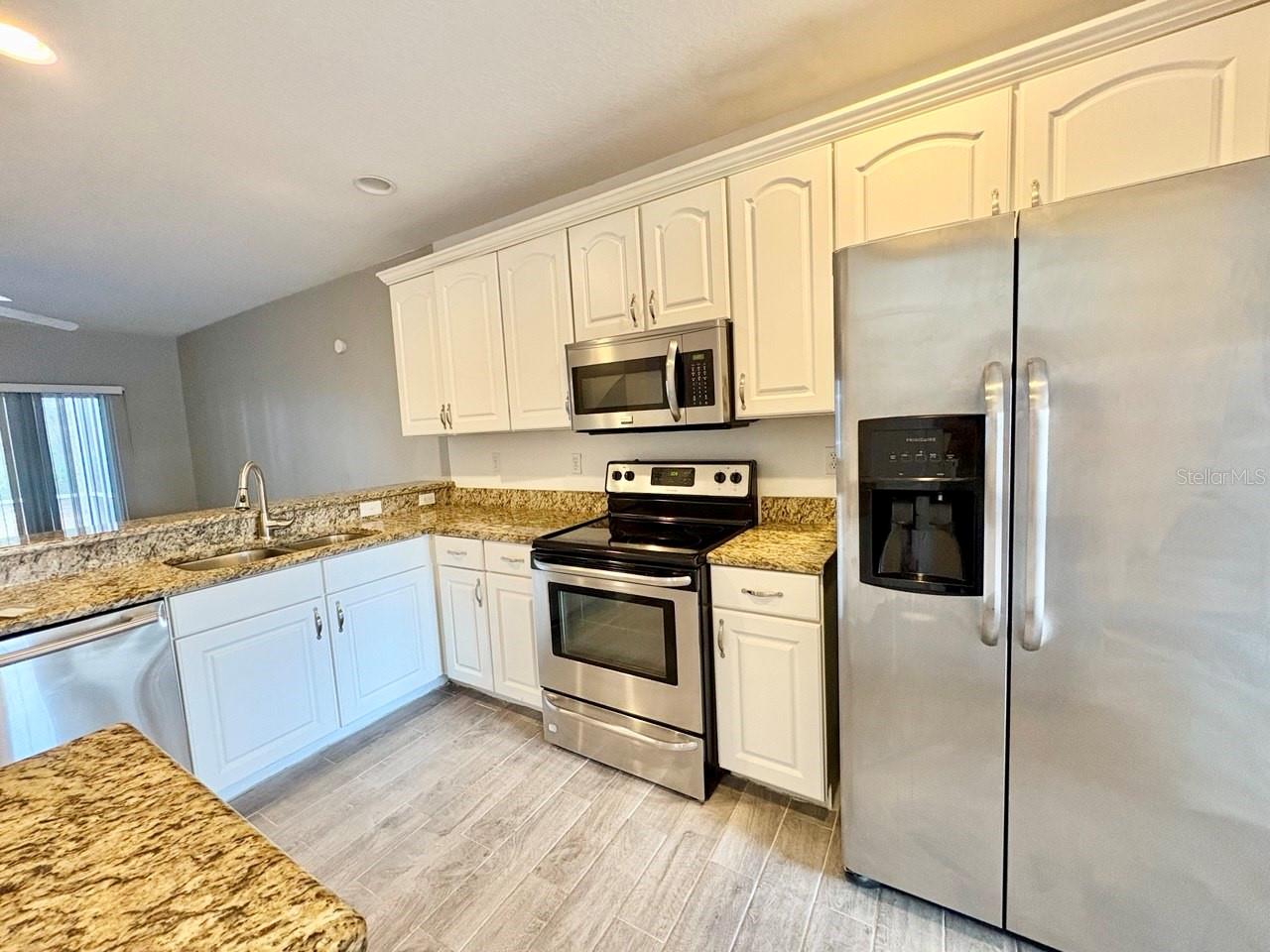 LONE STAR TWNHMS - Residential Lease