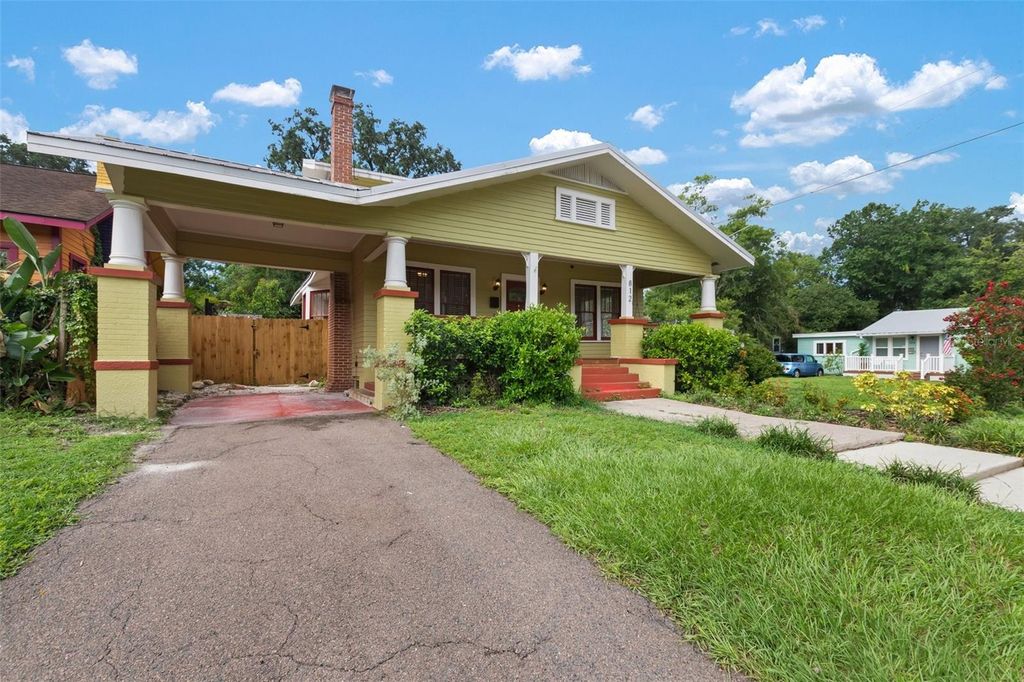 Photo of 812 W River Heights Avenue, Tampa, FL 33603 (MLS # TB8428845)