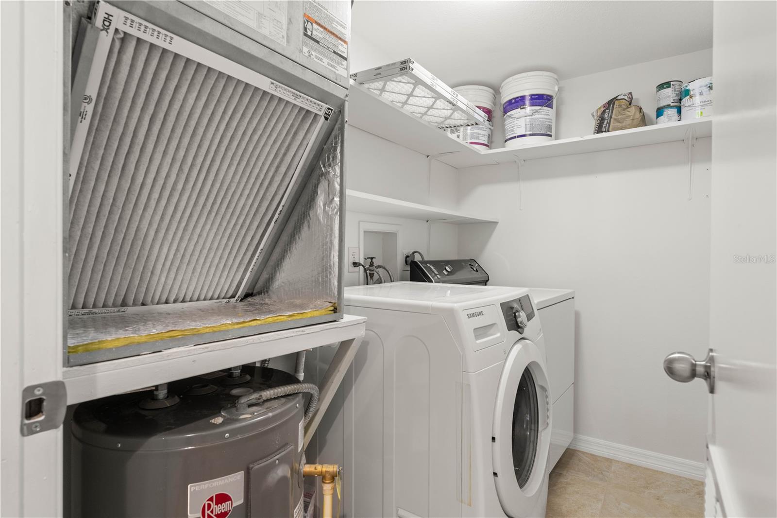 ISLANDER POINT - Residential