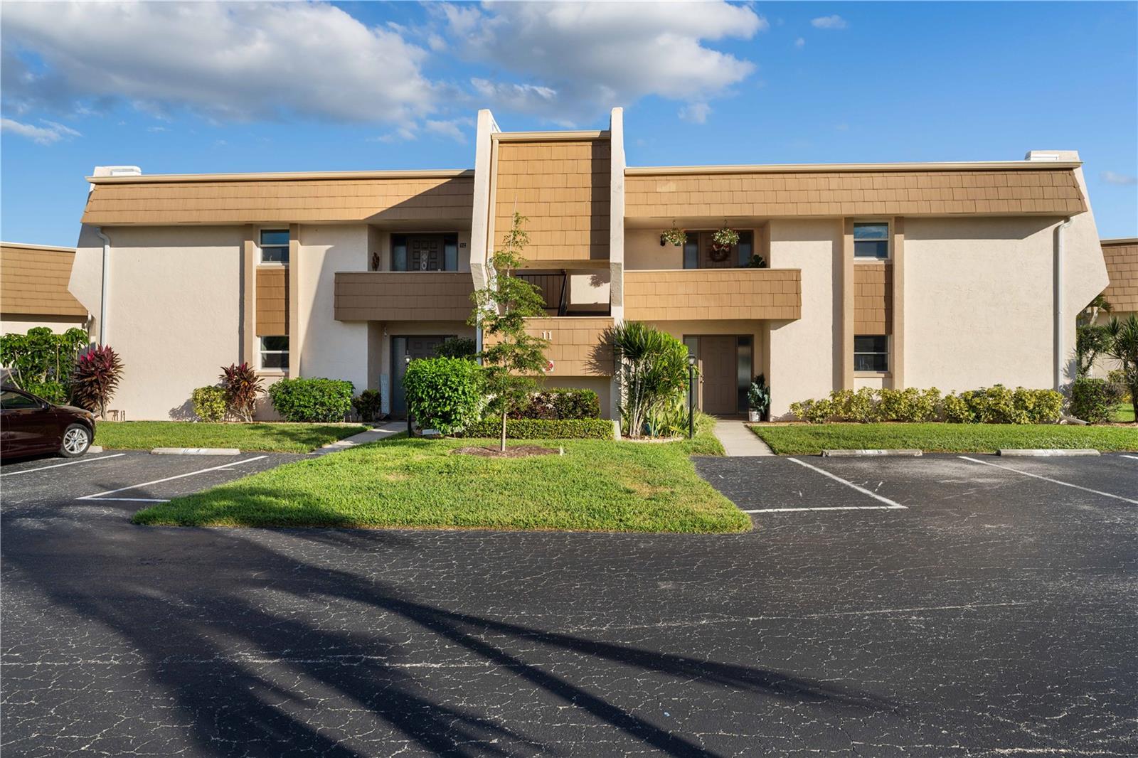 ISLANDER POINT - Residential