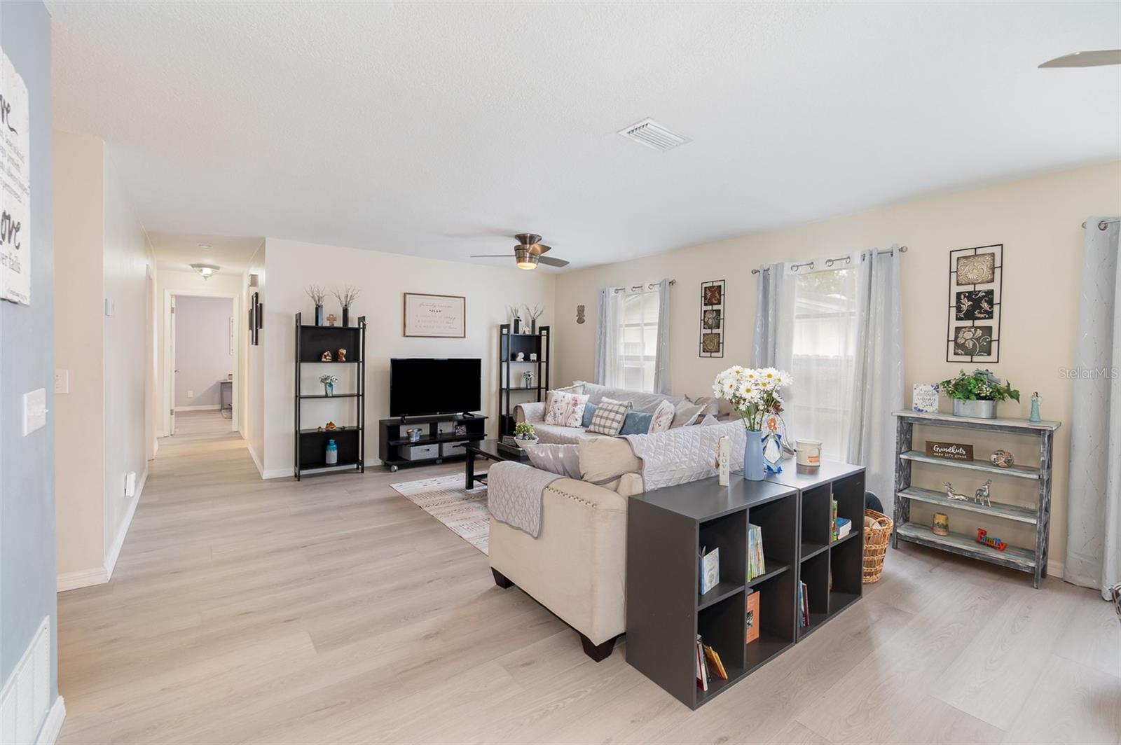 609 DOHENY WAY