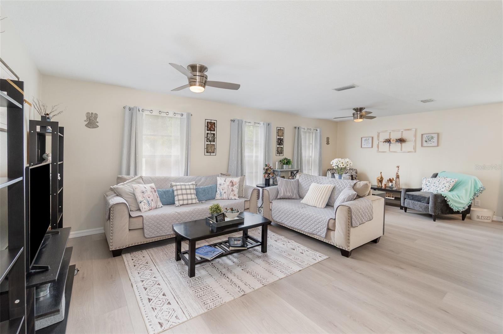 609 DOHENY WAY