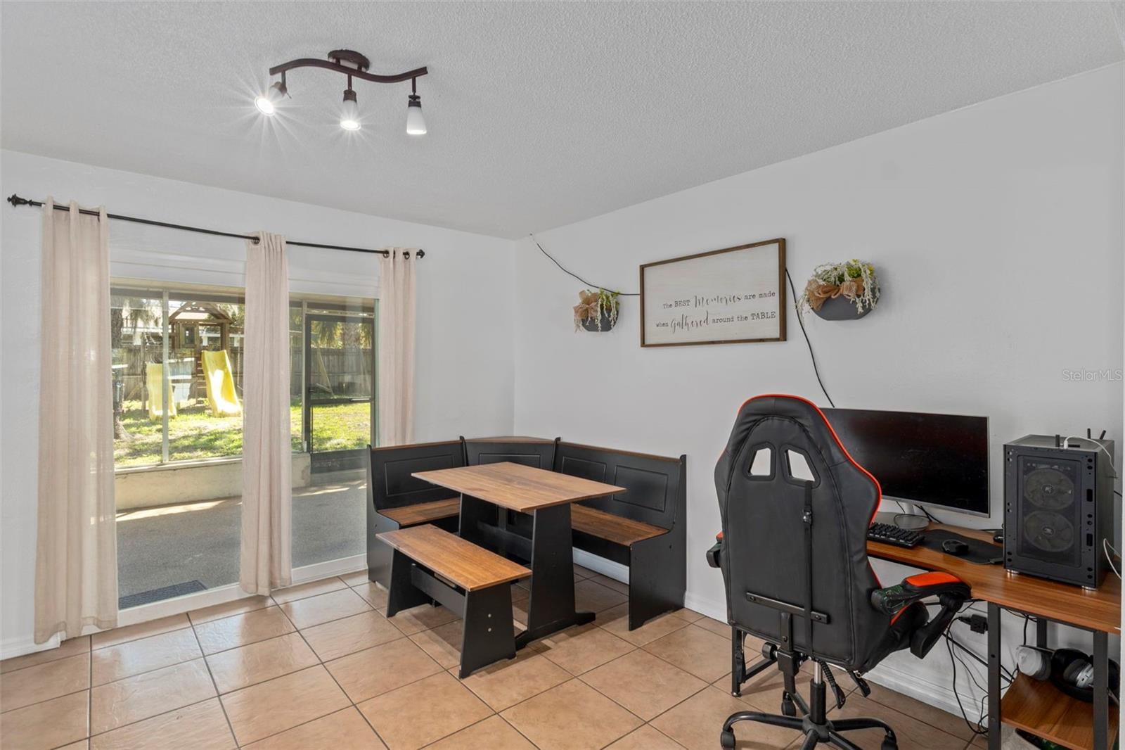 TEMPLE TERRACE MANOR - Residential