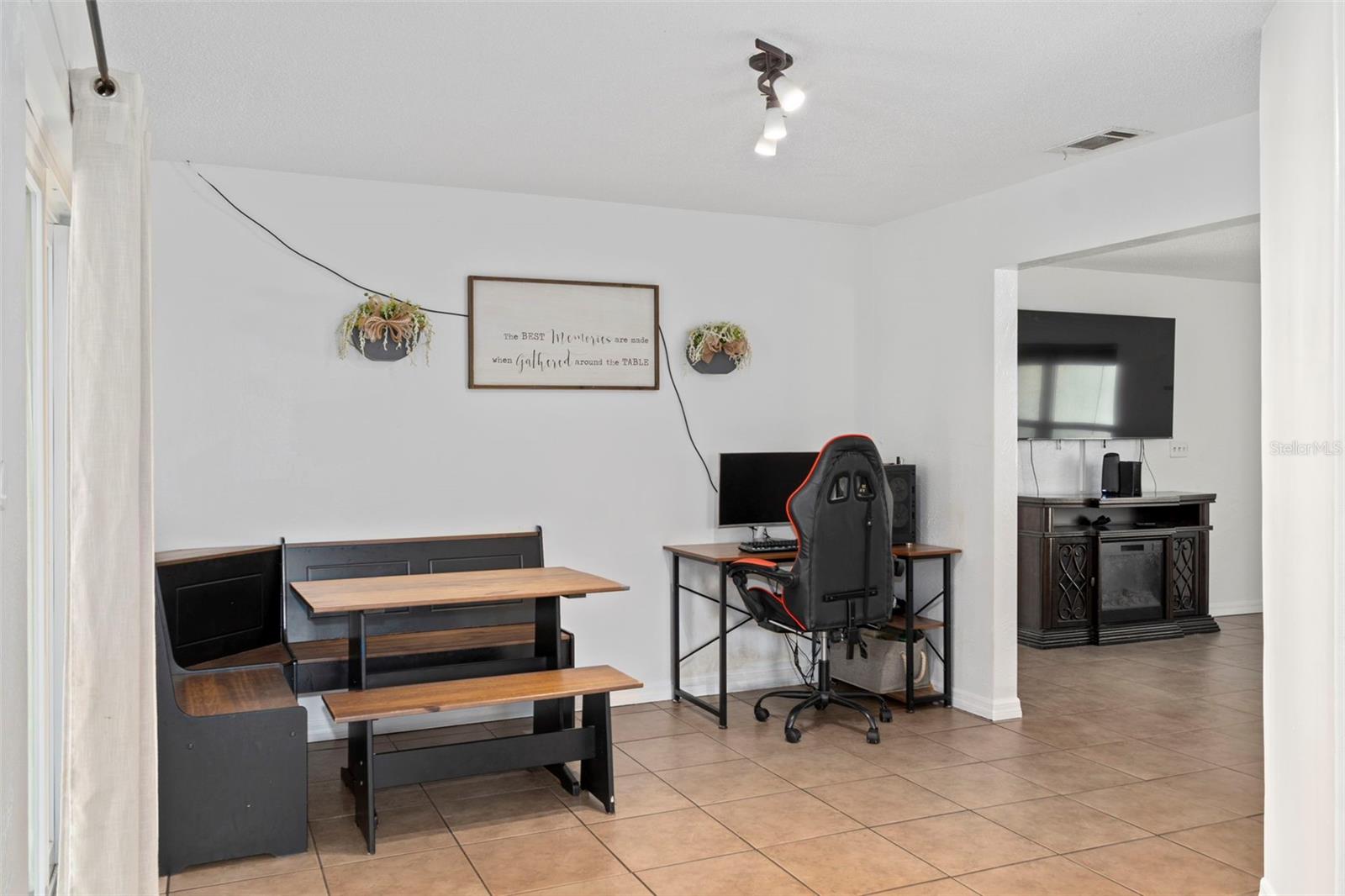 TEMPLE TERRACE MANOR - Residential