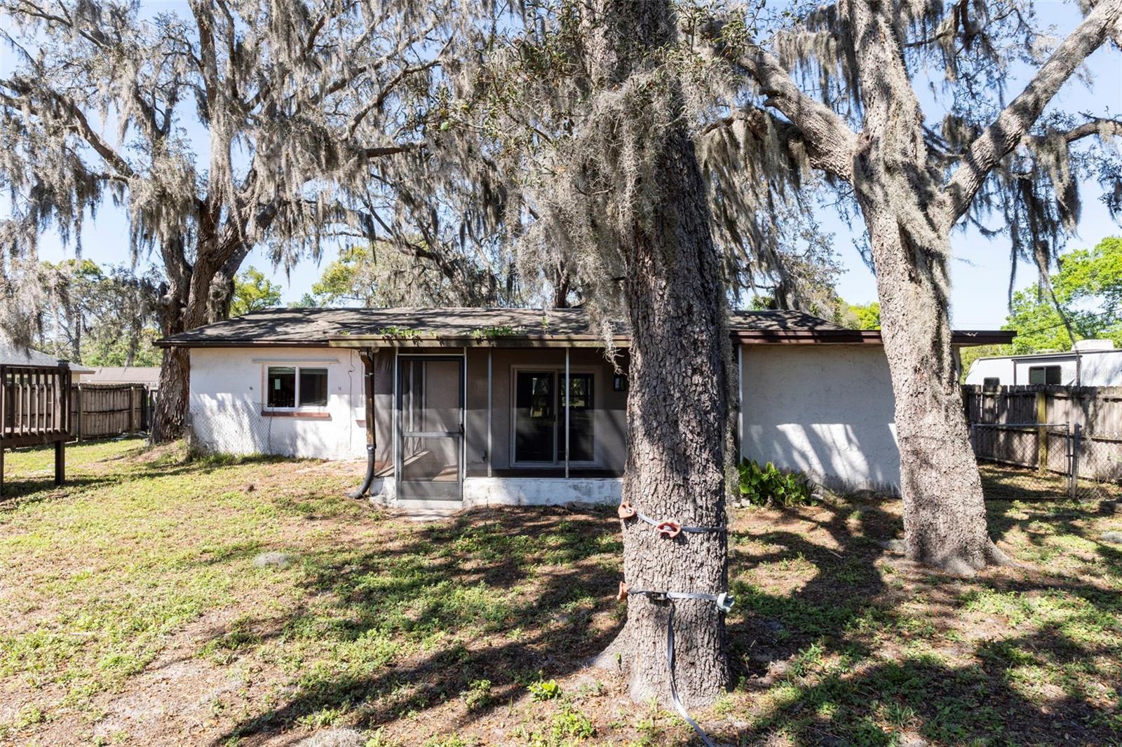 TEMPLE TERRACE MANOR - Residential