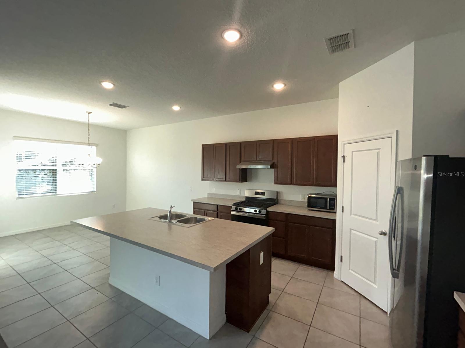 SAN SEBASTIAN RESERVE - Residential Lease