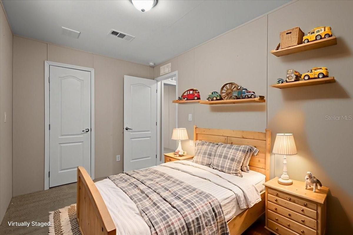 UNIVERSITY ESTATES - Residential