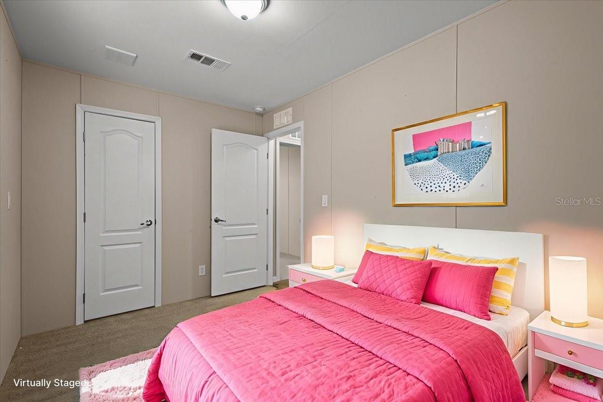 UNIVERSITY ESTATES - Residential